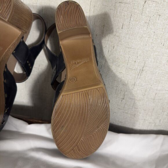 Dansko Black Leather Platform Clog Sandal Size 37 Wood Heel Studded Strap Buckle - Picture 8 of 12